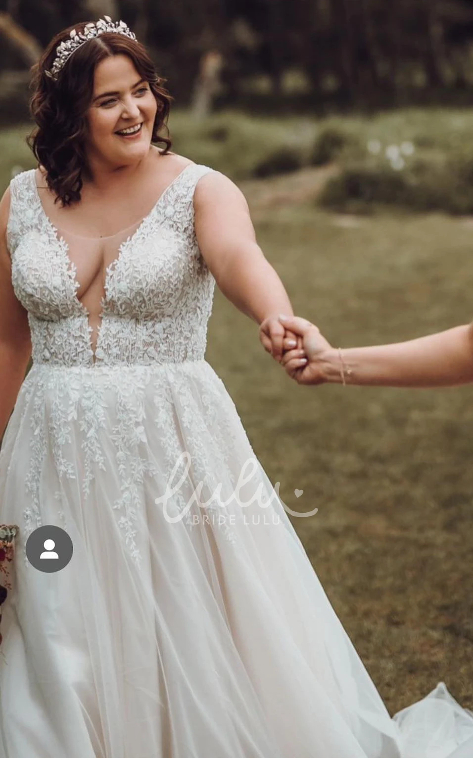 Plunging V-neck Sleeveless Sexy A-Line Lace Wedding Dress Open Back Romantic Country