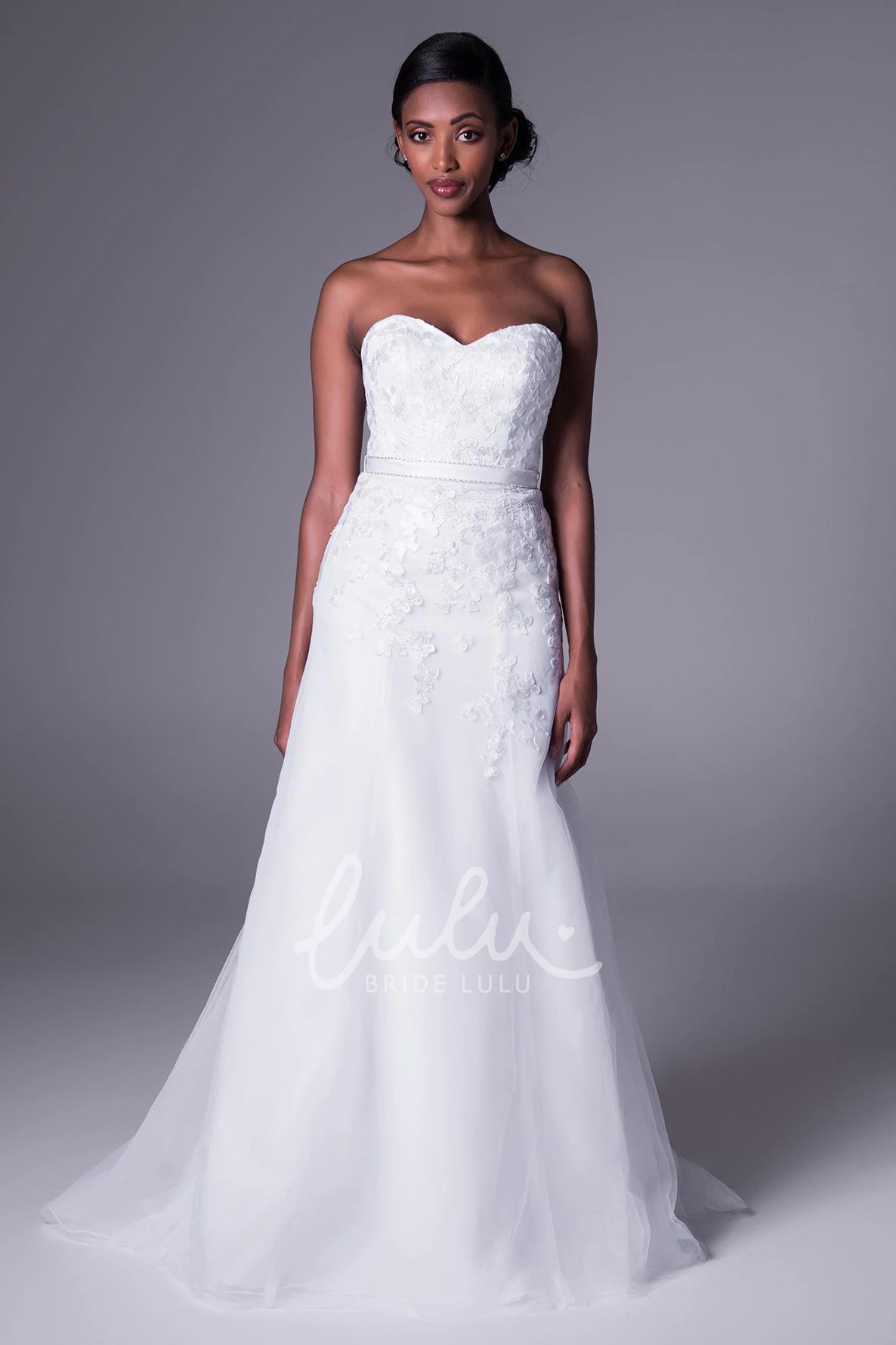 Sweetheart Tulle Wedding Dress Floor-Length Appliques Zipper