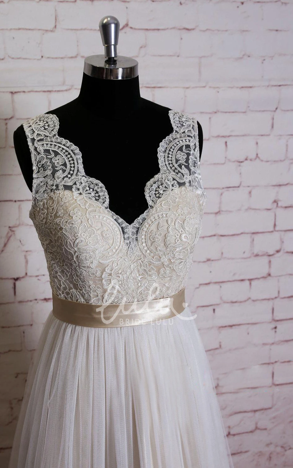 Champagne Lining V-neck Lace Wedding Dress with Sleeveless Design