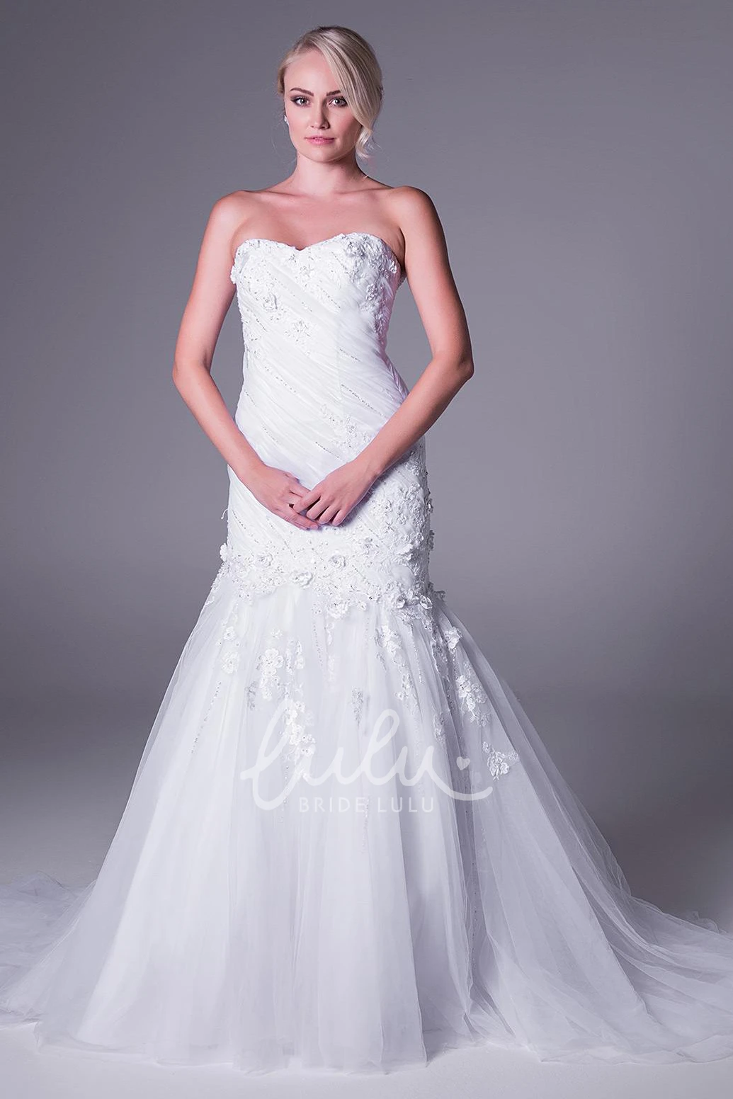 Sweetheart Mermaid Tulle Wedding Dress with Appliques and Ruching