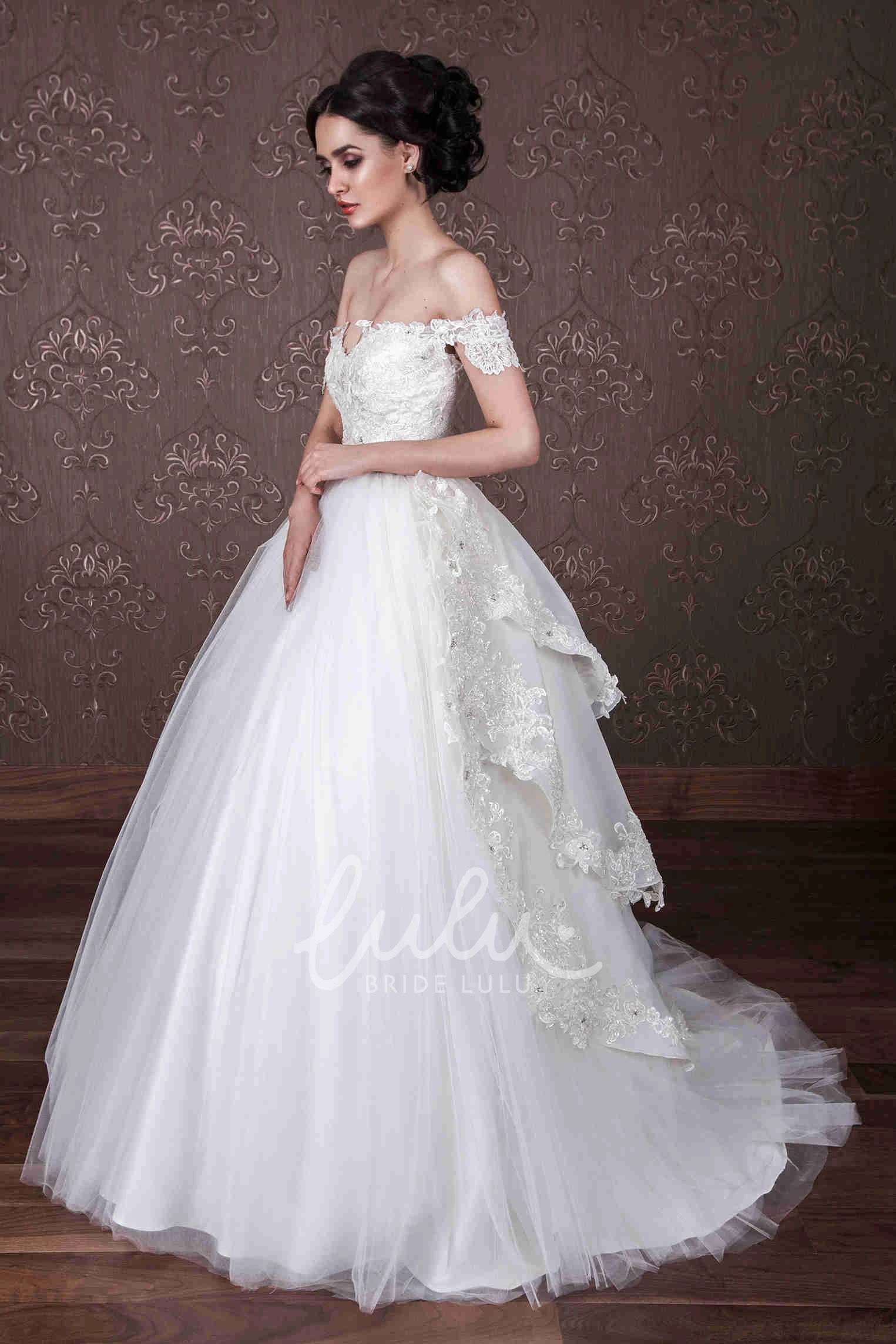 Off-The-Shoulder Tulle&Lace Ball Gown Wedding Dress with Tiered Skirt Romantic Bridal Gown