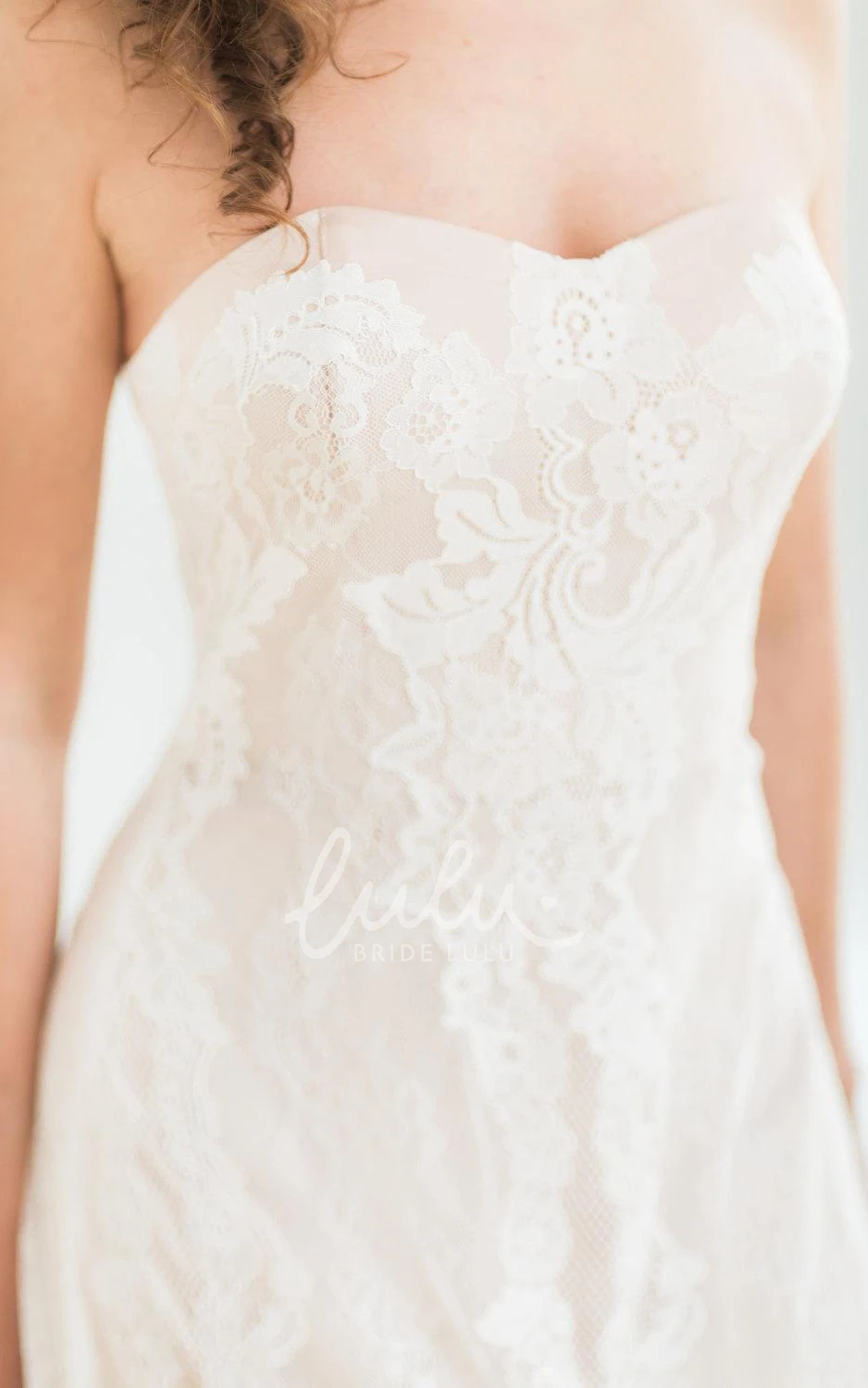 Elegant Floral Sheath Strapless Sweetheart Neckline Boho Lace Wedding Dress Modern Flowy Beach Zipper Back Sweep Train Bridal Gown with Appliques