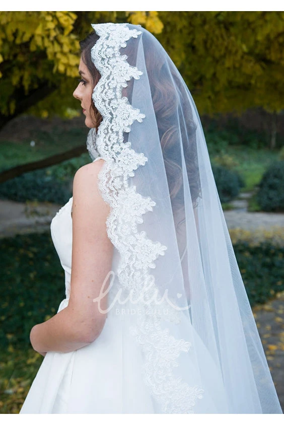 Long Tulle Wedding Veil with Scalloped Lace Appliques Wedding Dress
