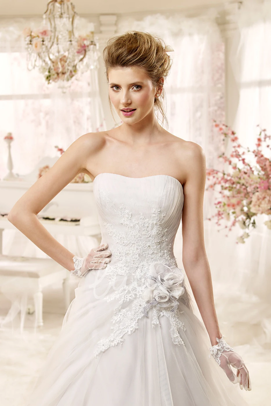 Applique A-line Wedding Dress With Flowers Strapless Modern