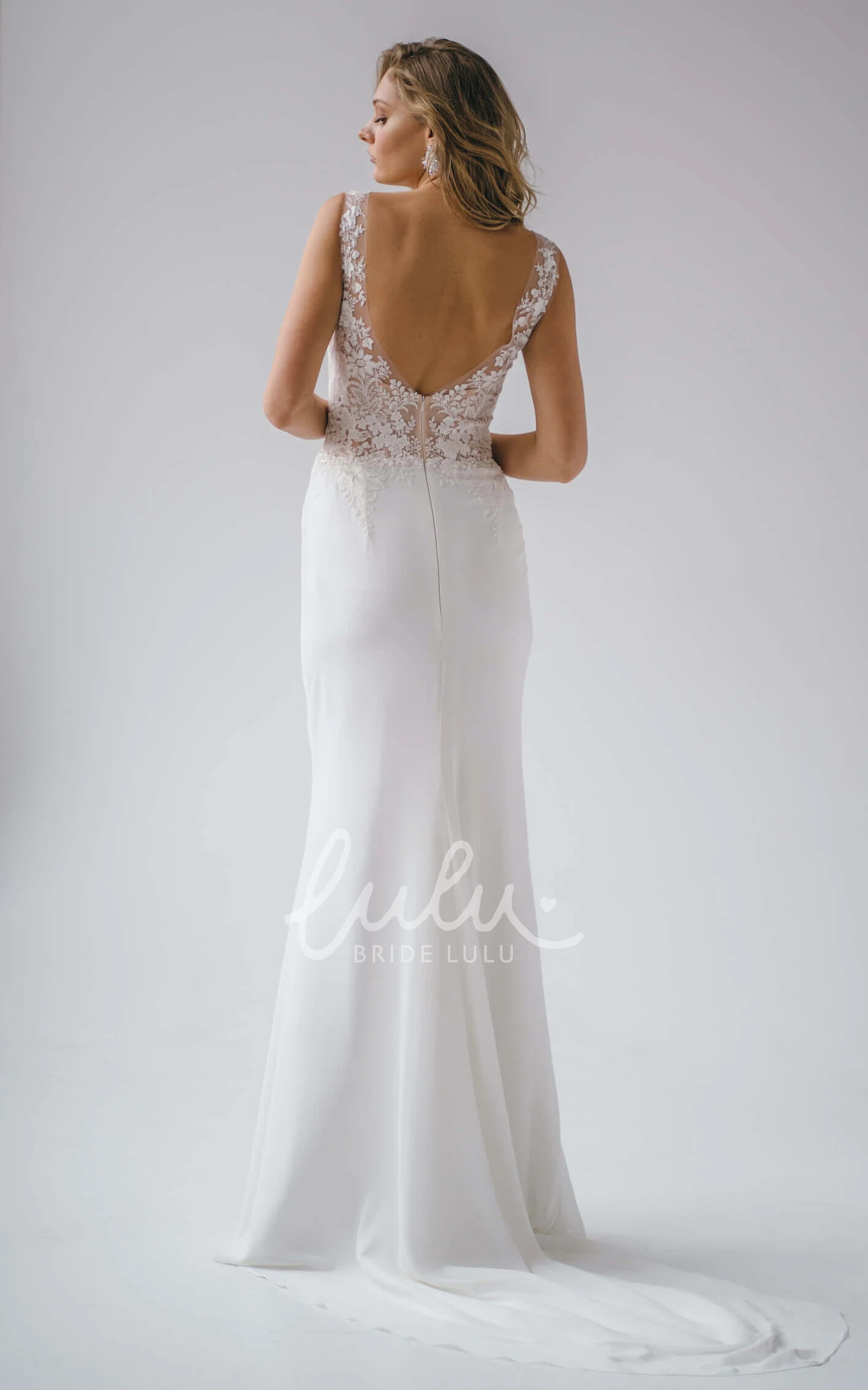 Casual Mermaid Chiffon V-neck Wedding Dress with Appliques Sleeveless