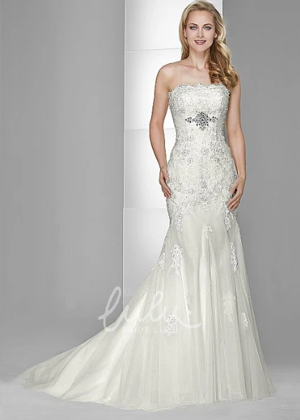 Lace and Tulle Trumpet Wedding Dress with Appliques and Strapless Neckline