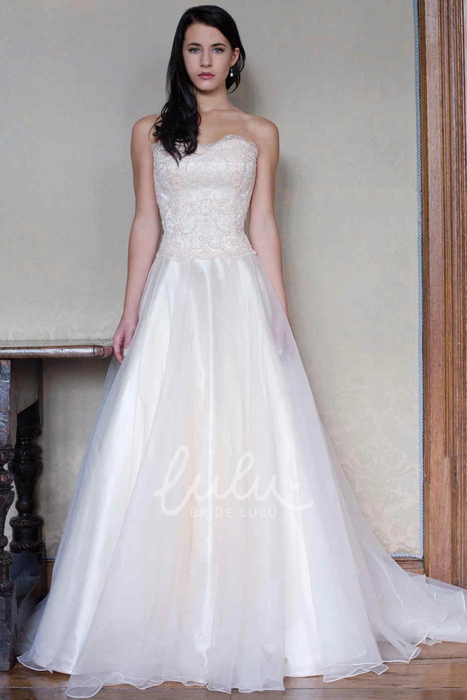 Organza Lace Sweetheart A-Line Wedding Dress Floor-Length Sleeveless