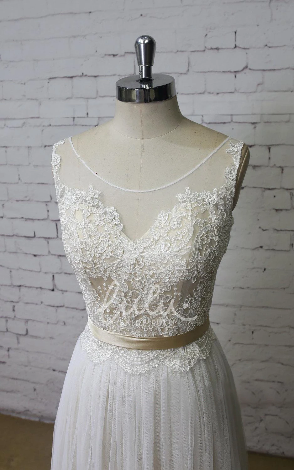 Sleeveless A-Line Tulle Wedding Dress with Champagne Underlay Elegant Bridal Gown