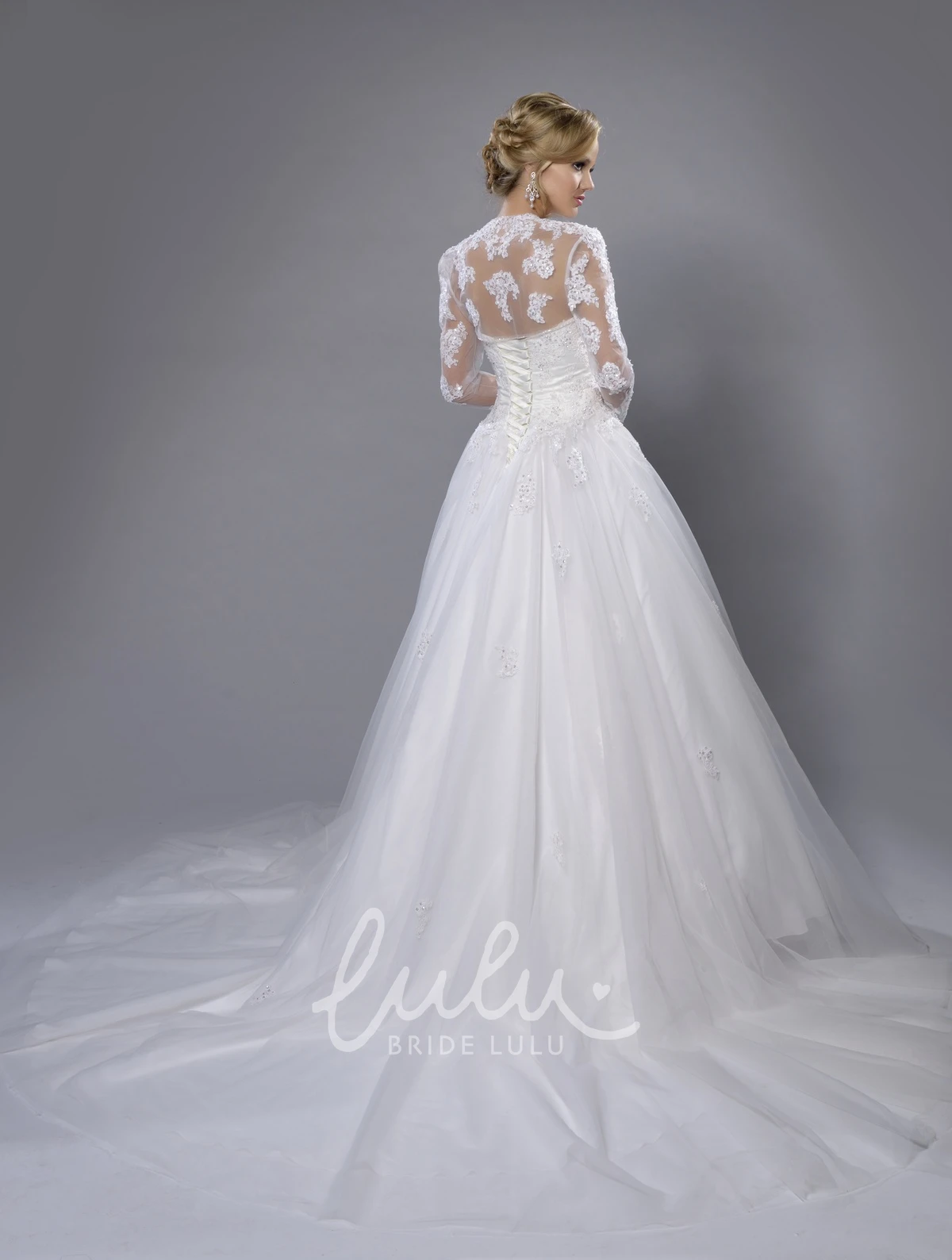 A-Line Tulle Wedding Dress with Lace Bodice Sweetheart Long Sleeve Classic