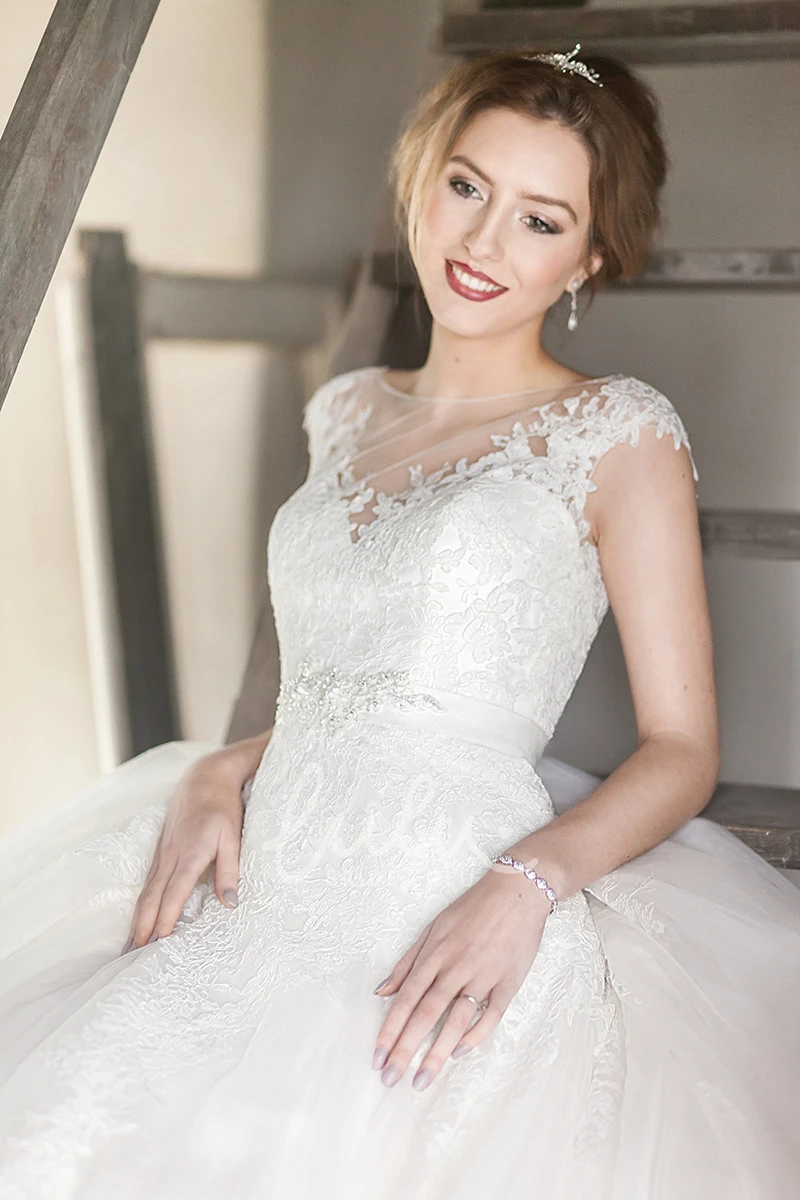Cap-Sleeve Tulle & Lace Bateau Wedding Dress Maxi Bridal Gown