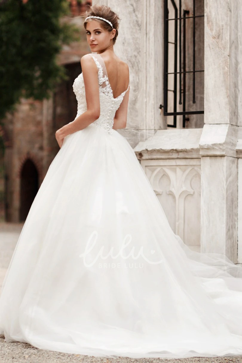 Sleeveless Appliqued Tulle Ball Gown Wedding Dress with Scoop Neck