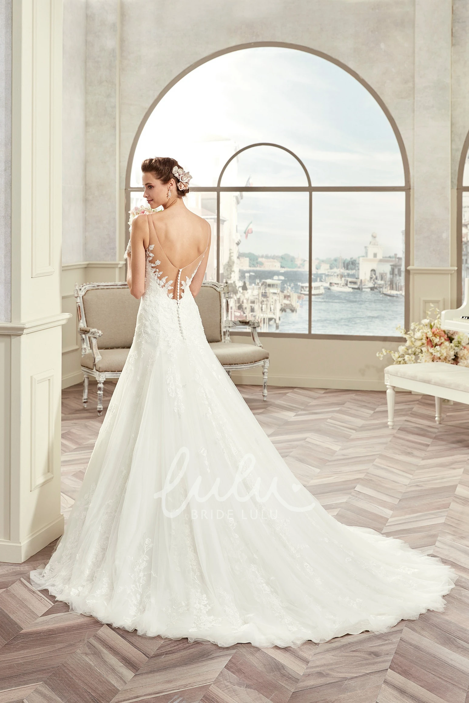 Spaghetti-Strap Sweetheart Warm Wedding Dress with Open Back and Court Train Modern Bridal Gown