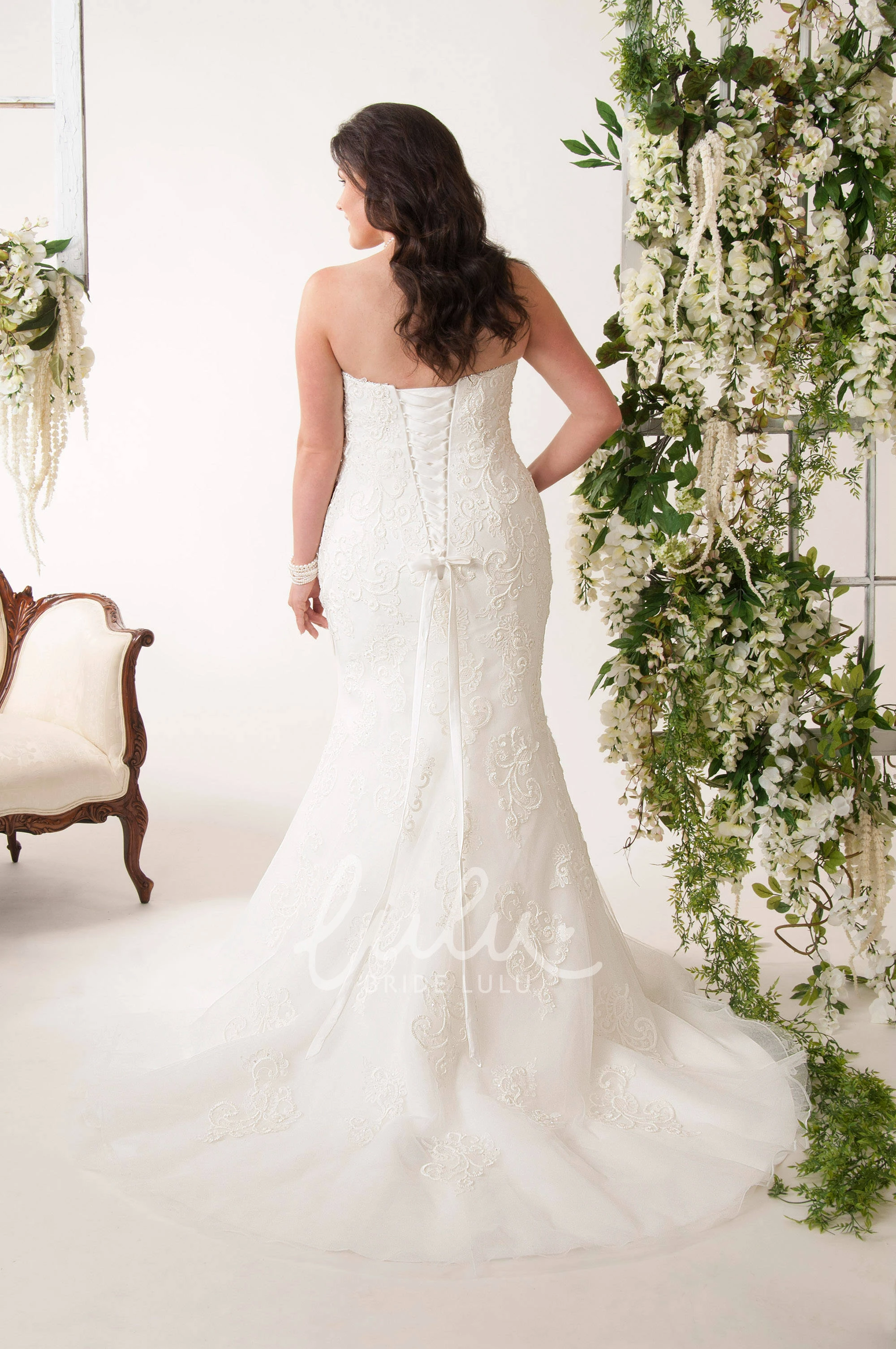 Plus Size Mermaid Sweetheart Lace Wedding Dress with Lace Up Modern Bridal Gown