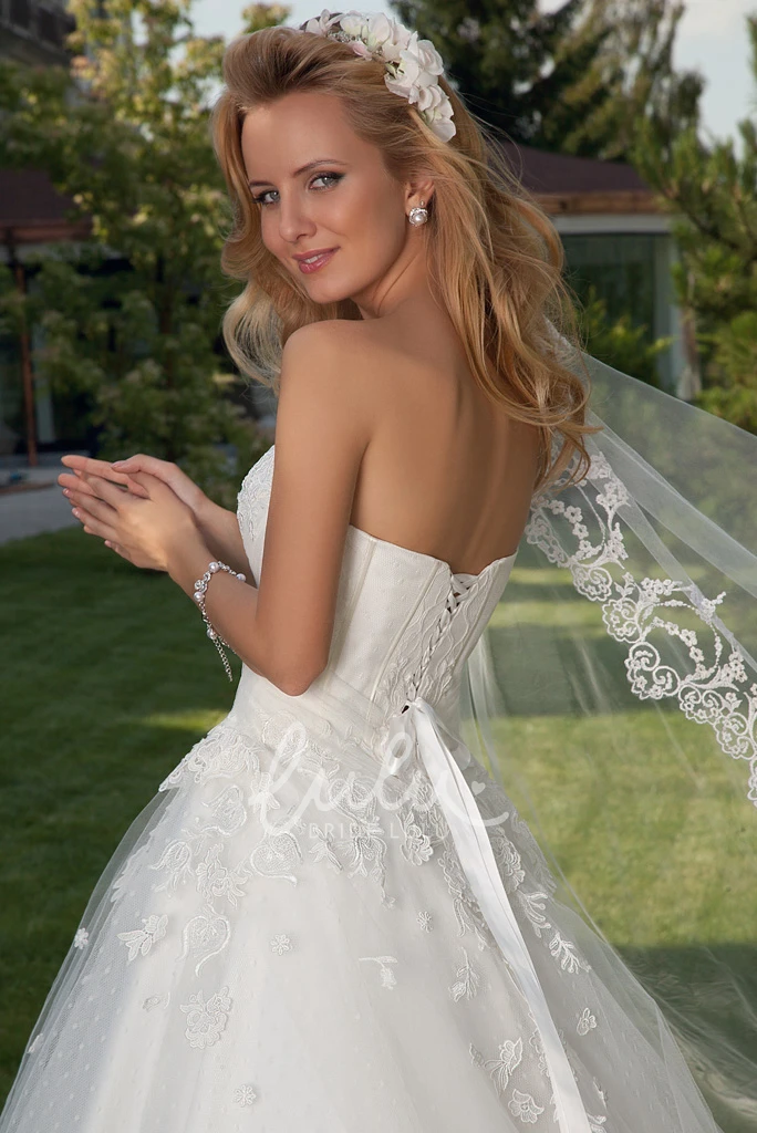 Maxi Sweetheart Sleeveless Tulle Ball Gown Wedding Dress with Applique Glamorous Bridal Gown