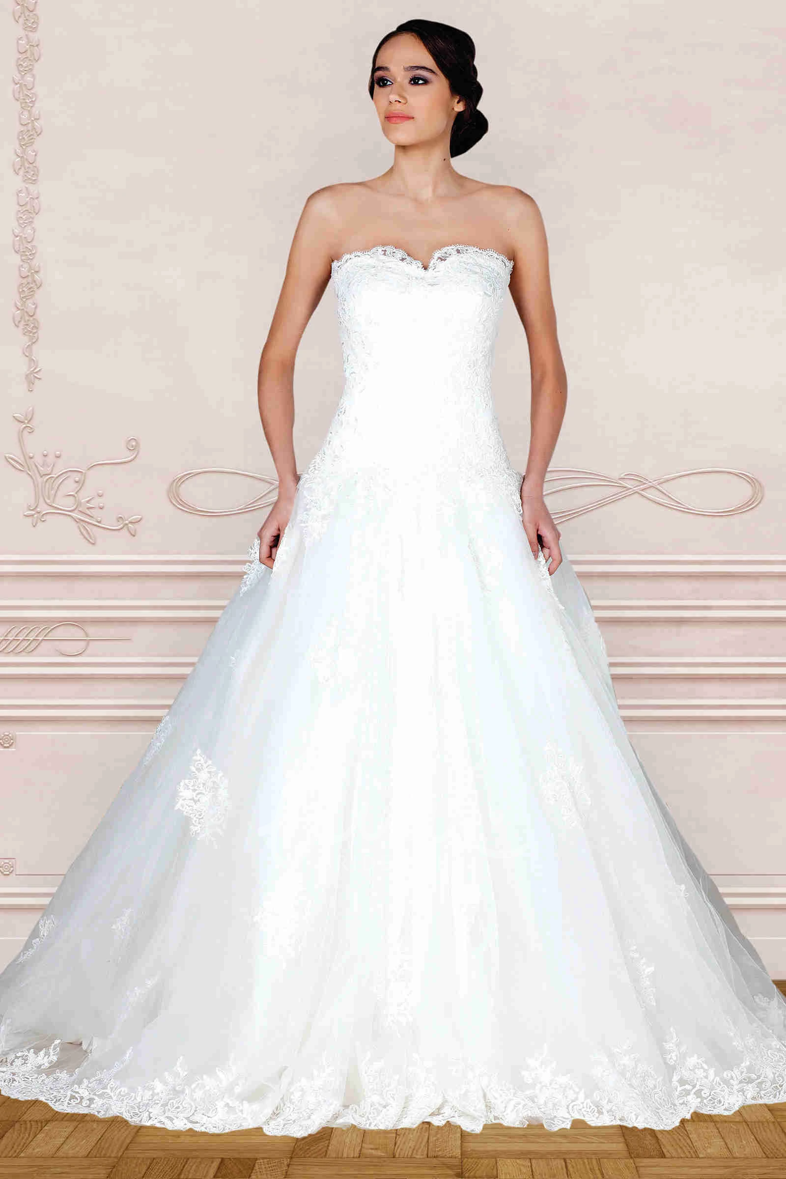 Lace Strapless Ball Gown Wedding Dress with Appliques Floor-Length Zipper Dress