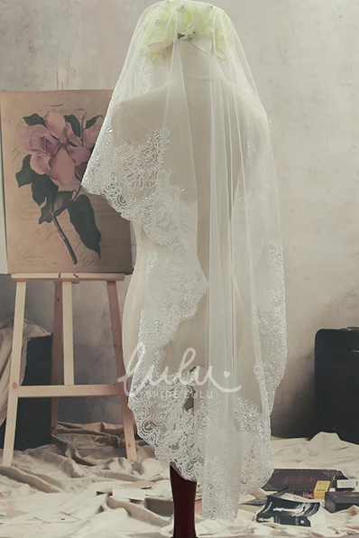 Lace Edge Tulle Wedding Veil with Beading Short Fingertip