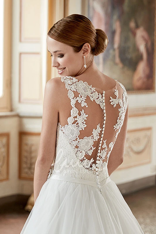 A-Line Tulle Wedding Dress with Flower and Ruffles