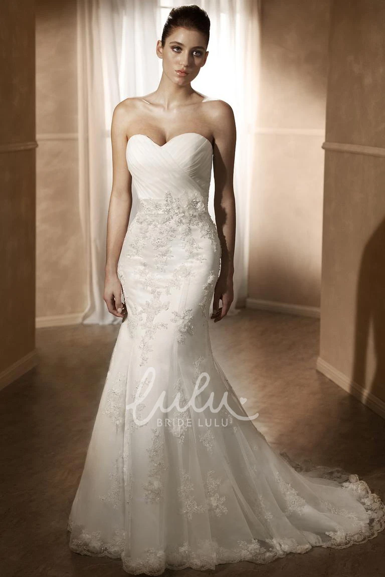 Lace Mermaid Wedding Dress with Sweetheart Neckline and Floral Detailing