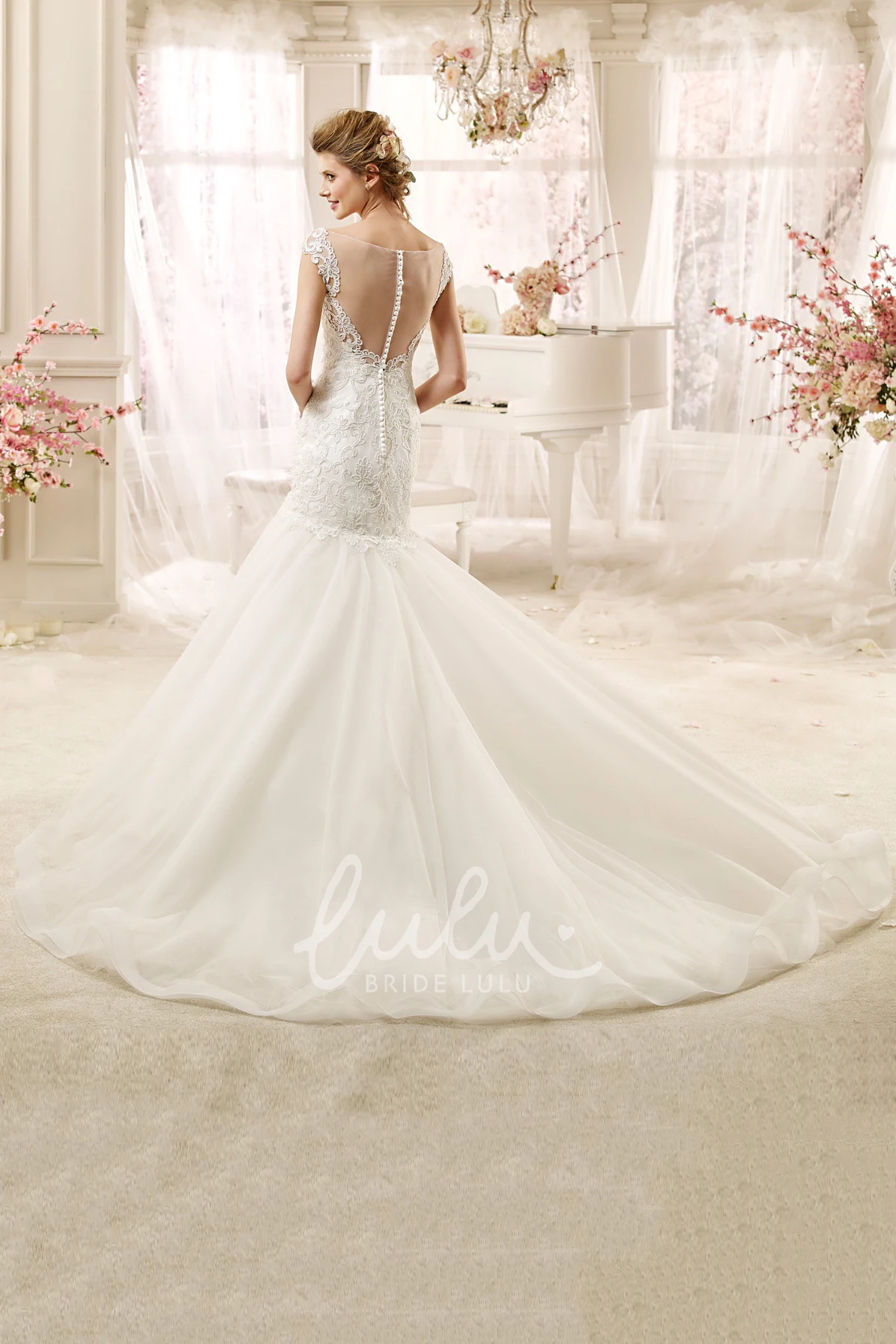 Mermaid Illusive Back Wedding Dress with Sweetheart Neckline and Applique Straps