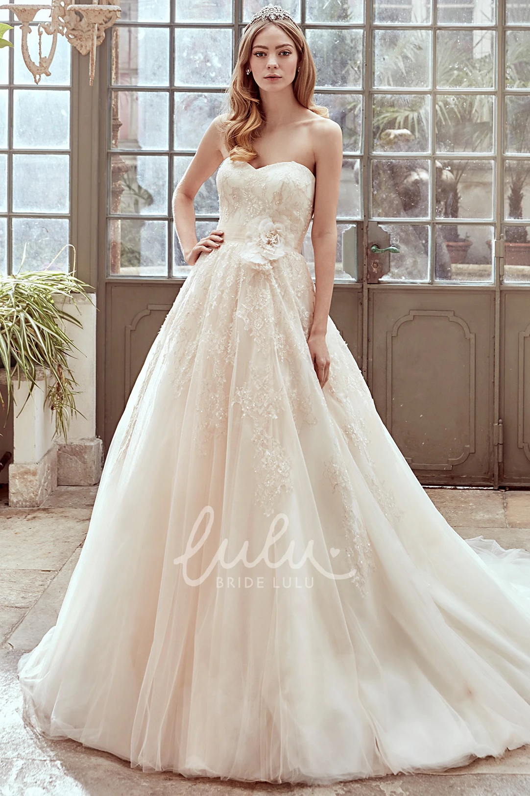 A-Line Sweetheart Wedding Dress with Side Floral Waist and Beaded Appliques Unique Bridal Gown