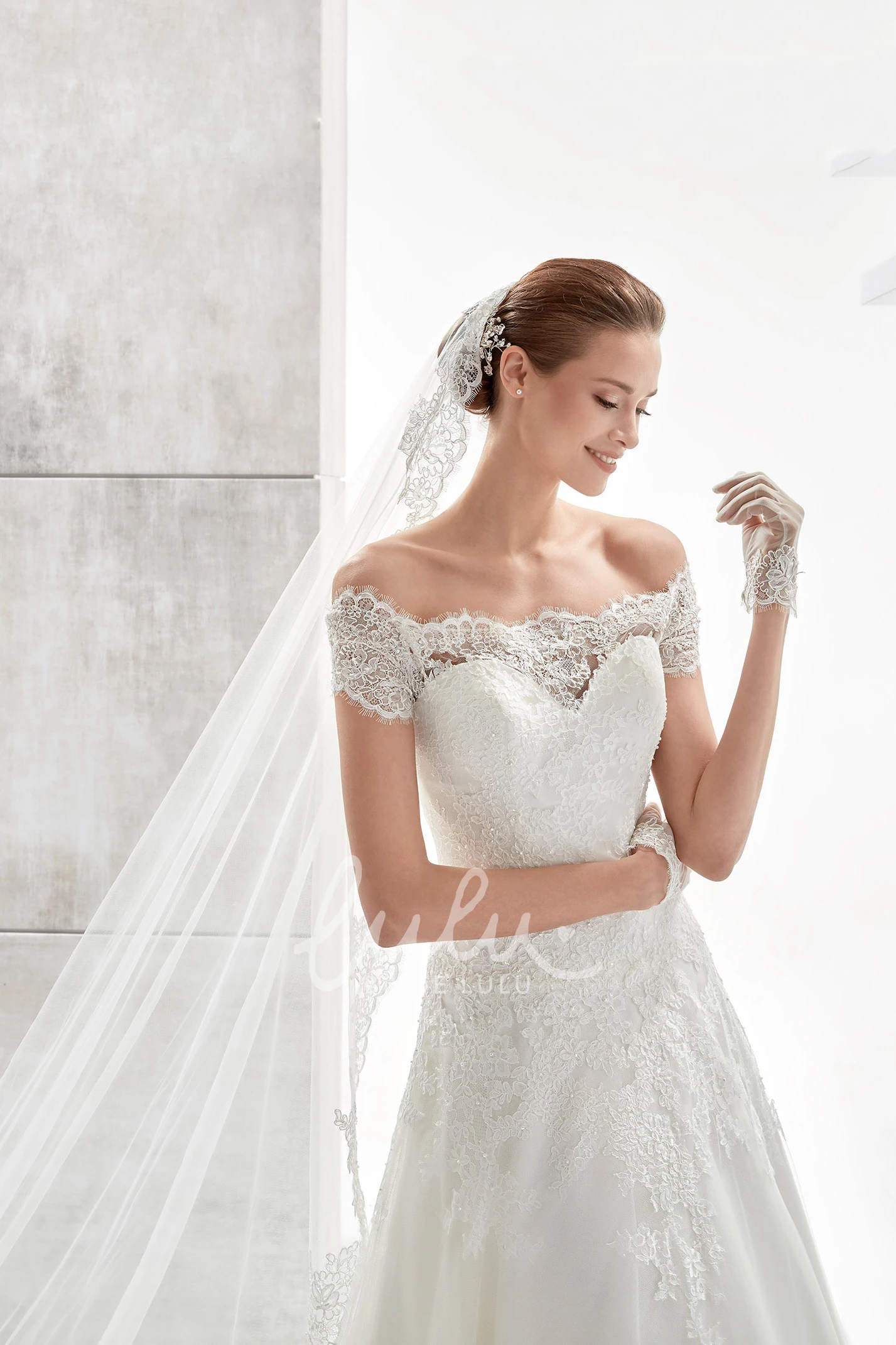 Lace Applique Off-Shoulder Wedding Dress with Sweetheart Neckline Elegant Bridal Gown