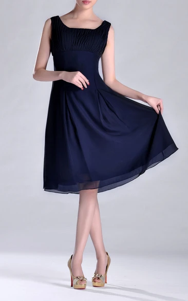 Knee-length Pleated Chiffon Bridesmaid Dress with Scoop Neckline