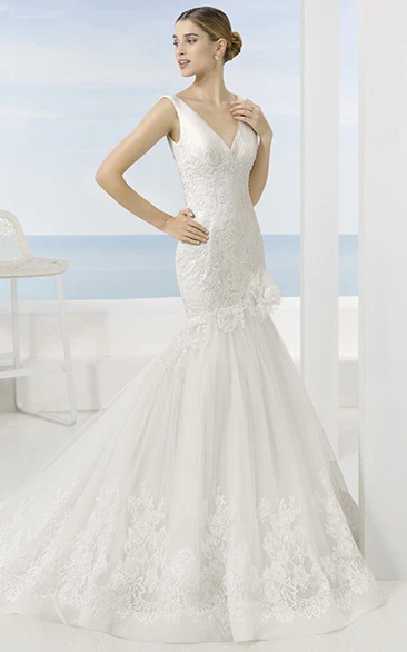 Sleeveless Lace Wedding Dress with Appliques & Deep-V Back Trumpet