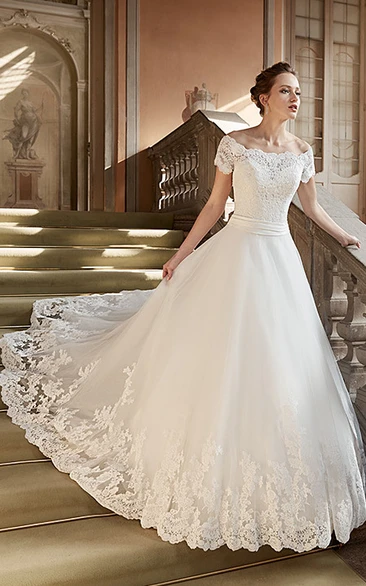 Off-The-Shoulder Lace Ball Gown Wedding Dress with Appliques