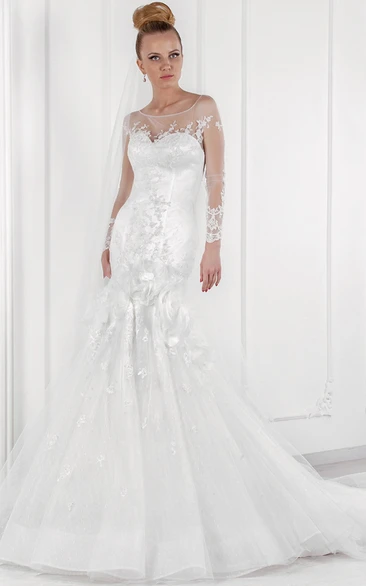 Scoop Neckline Tulle Wedding Dress with Appliqued Mermaid Silhouette Elegant Bridal Gown