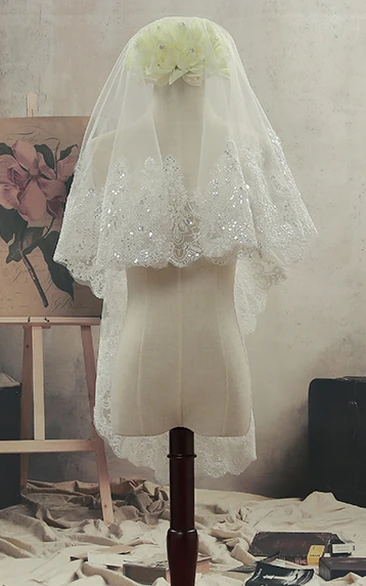 Lace Edge Tulle Wedding Veil with Beading Short Fingertip