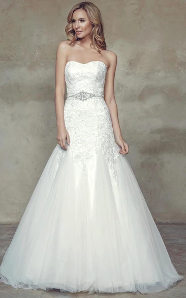 Lace&Tulle A-Line Wedding Dress with Waist Jewelry and Lace-Up Back Sleeveless Maxi