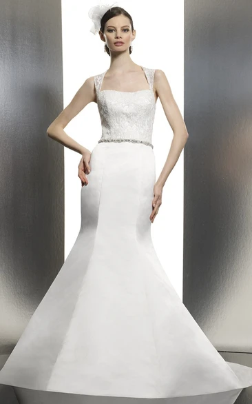 Satin Trumpet Wedding Dress with Appliques and Keyhole Back Sleeveless and Long Length