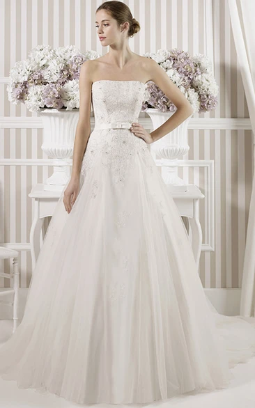 Sleeveless A-Line Tulle&Lace Wedding Dress with Appliques and Floor-Length