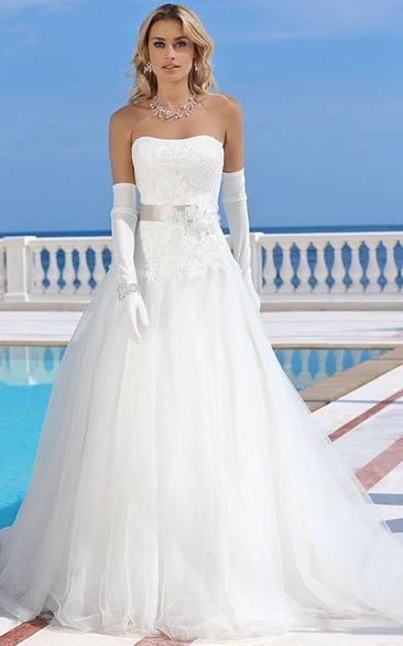 Floral Appliqued Strapless Tulle Wedding Dress Romantic Bridal Gown