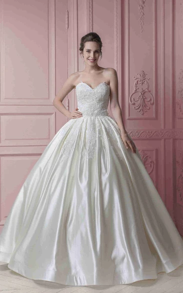 Sweetheart Maxi Satin Wedding Dress with Appliques and Corset Back Boho Wedding Dress 2024