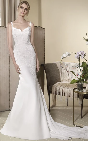 Chiffon V-Neck Sleeveless Sheath Wedding Dress with Appliques