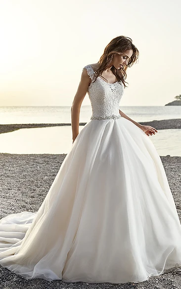 A-Line Sleeveless Wedding Dress with Appliques and Waist Jewelry