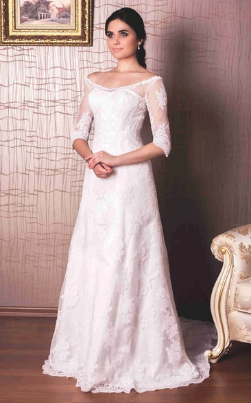 Lace Half-Sleeve Wedding Dress with Appliques Sheath Style