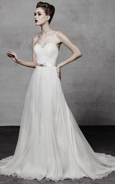 Chiffon Maxi Wedding Dress with Sweetheart Neckline and Appliques