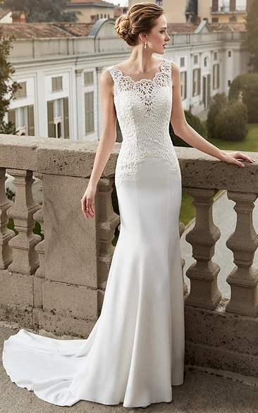 Sheath Lace Wedding Dress with Scoop-Neck and Long Sleeves