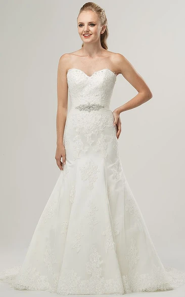 Sweetheart Jeweled Lace Trumpet Wedding Dress with Appliques Modern Bridal Gown