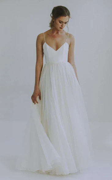 Sexy A-line Tulle Spaghetti Strap Wedding Dress with Flowy Skirt