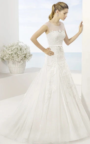 Scoop-Neck Sleeveless Tulle Wedding Dress with Illusion and Appliques A-Line Silhouette