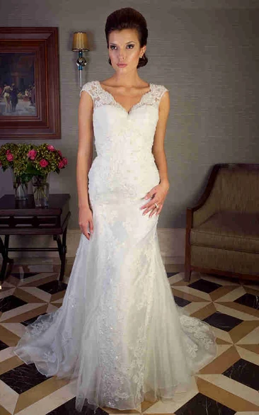 Trumpet Lace Wedding Dress with Cap-Sleeves and V-Neckline