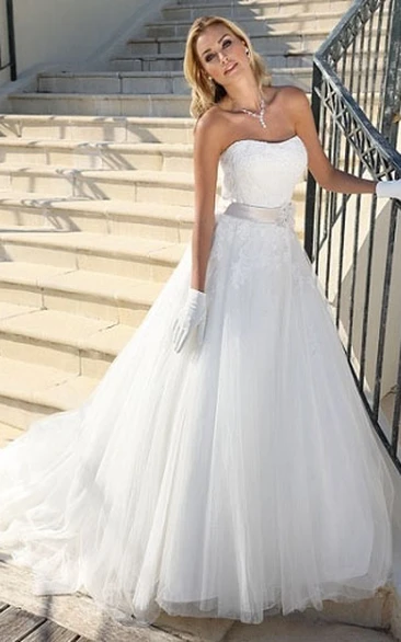 Appliqued Tulle A-Line Wedding Dress Strapless Long with Appliques