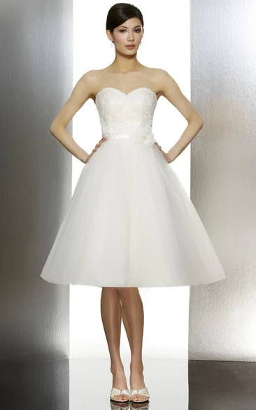 Appliqued Tulle Wedding Dress with V-Back Sweetheart Knee-Length