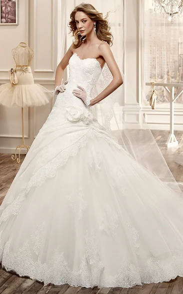 A-Line Wedding Dress with Sweetheart Neckline and Ruched Skirt Classic Bridal Gown