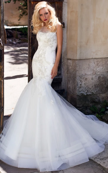 Scoop Appliqued Tulle Wedding Dress with Court Train Floor-Length