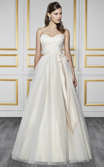 Tulle&Satin Sweetheart A-Line Wedding Dress with Appliques and V-Back Unique Bridal Gown