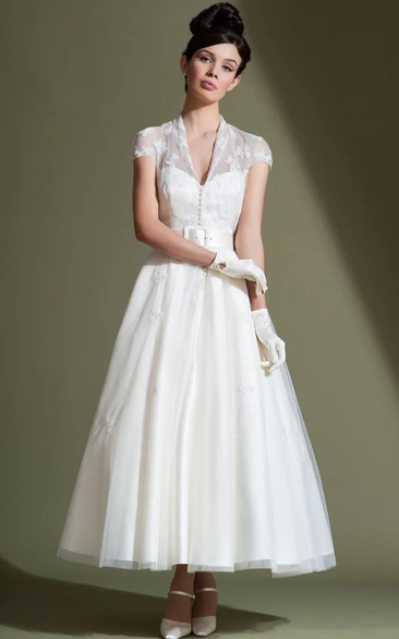 A-Line Tulle Cap Sleeve Wedding Dress with Appliques and V-Neck